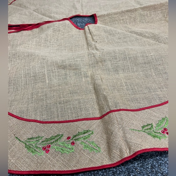 Burlap Christmas Tree Skirt - Picture 2 of 3